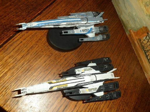 Mass Effect 2 - Mass Effect: Cerberus Normandy SR-2 Ship Replica